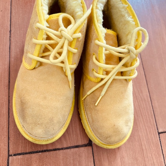 UGG Neumel Yellow Suede Lace Up Logo Ankle Chukka Boot Women's 8 - Picture 4 of 12